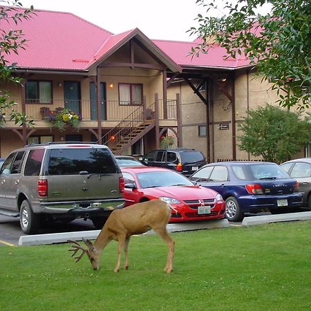 Aspen Village Waterton Park Bagian luar foto