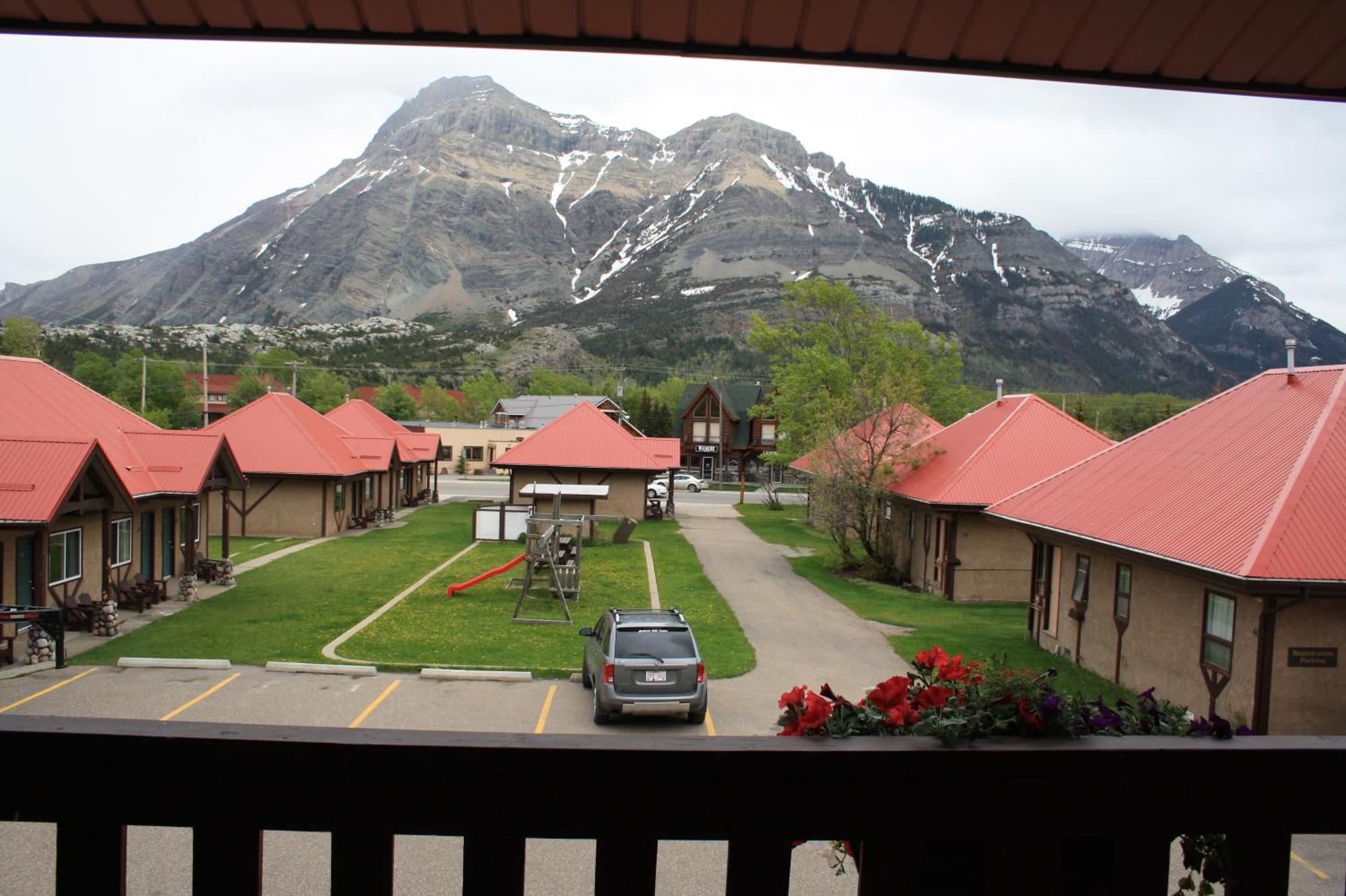 Aspen Village Waterton Park Bagian luar foto